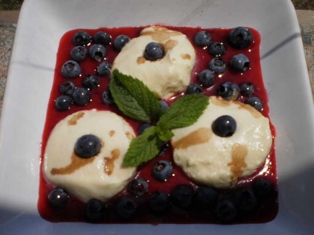 Creamy Mousse with Mixed Berries